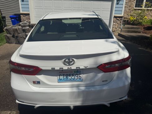 Used 2018 Toyota Camry SE FWD image 4