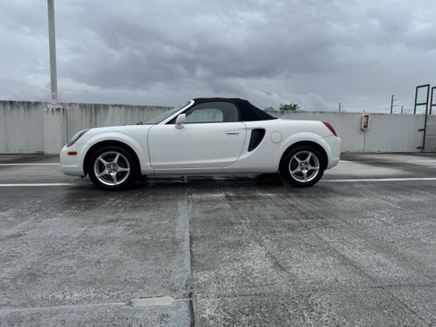 Used 2002 Toyota MR2 RWD image 1