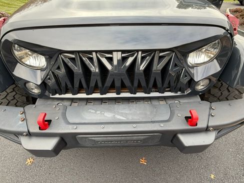 Used 2016 Jeep Wrangler Unlimited Rubicon image 10