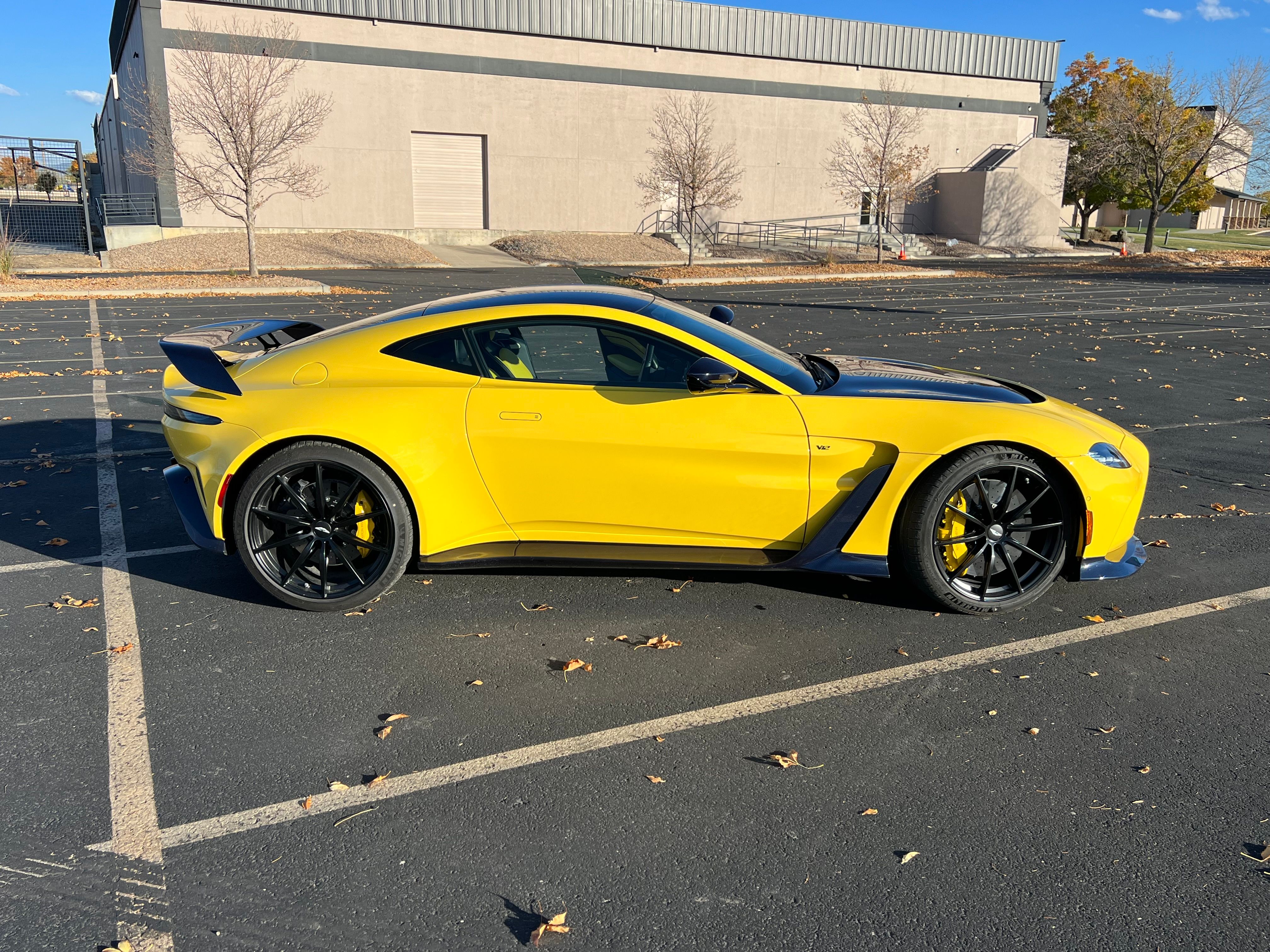 Used 2023 Aston Martin V12 Vantage RWD image 2