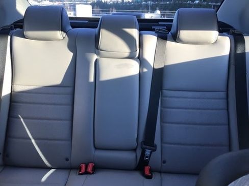 Used 2017 Toyota Camry SE image 6