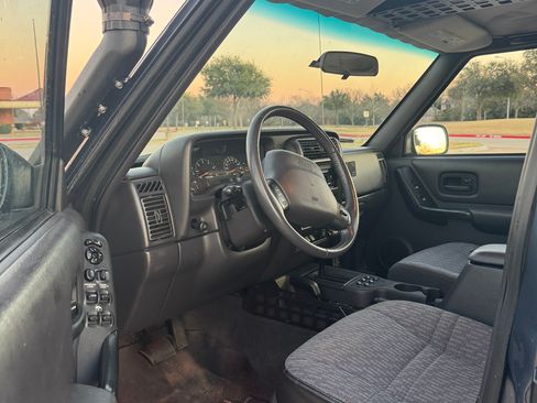 Used 2001 Jeep Cherokee Sport image 5