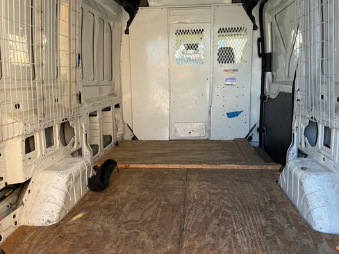 Used 2018 Ford Transit 250 130 Medium Roof image 6