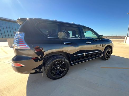 Used 2017 Lexus GX 460 image 2