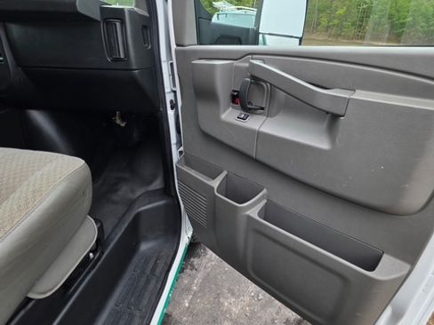 Used 2020 Chevrolet Express 3500 w/ Power Convenience Package RWD image 12
