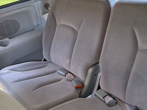 Used 2006 Dodge Caravan SXT w/ Popular Equipment Group I FWD image 12