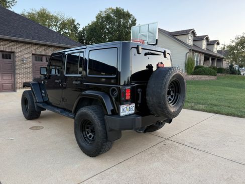 Used 2016 Jeep Wrangler Unlimited Sahara w/ Max Tow Package image 5