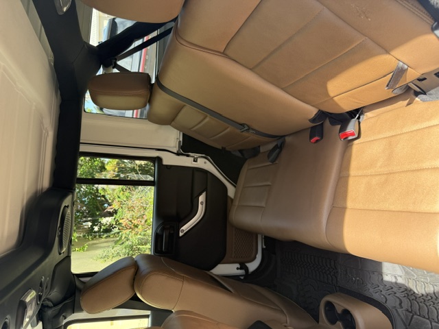 Used 2012 Jeep Wrangler Unlimited Rubicon w/ Connectivity Group AWD/4WD image 16