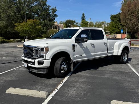 Used 2020 Ford F350 Platinum image 1