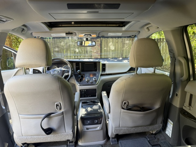 Used 2017 Toyota Sienna XLE Premium FWD image 12