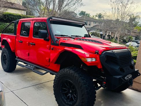 Used 2021 Jeep Gladiator Sport image 2