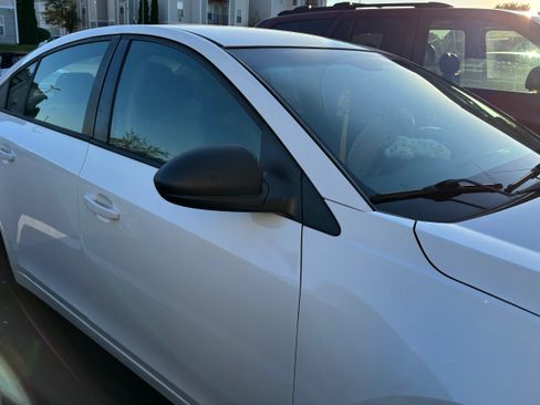 Used 2013 Chevrolet Cruze LS image 4