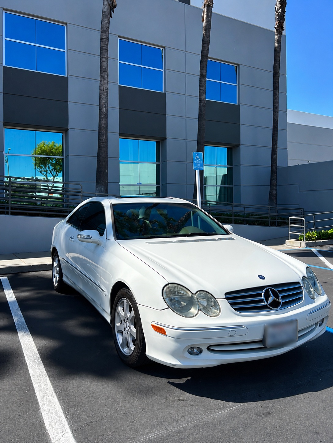 Used 2004 Mercedes-Benz CLK 320 Coupe image 1
