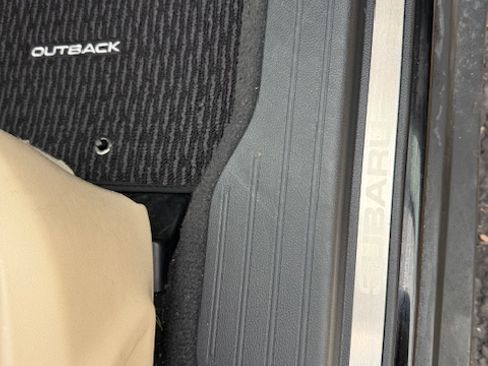 Used 2017 Subaru Outback 3.6R Limited image 18