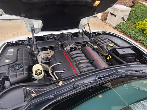 Used 1997 Chevrolet Corvette Coupe w/ Memory Pkg image 18