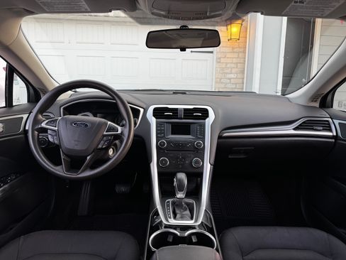 Used 2015 Ford Fusion SE image 6