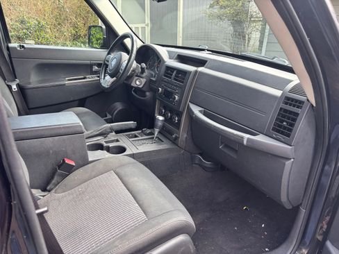 Used 2011 Jeep Liberty Renegade w/ Premium Group image 8