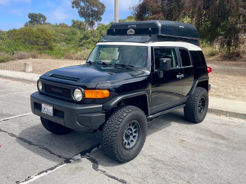 Used 2010 Toyota FJ Cruiser 4WD image 1