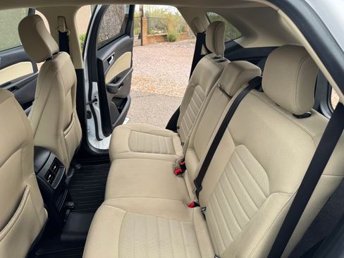 Used 2020 Ford Edge SE FWD image 9