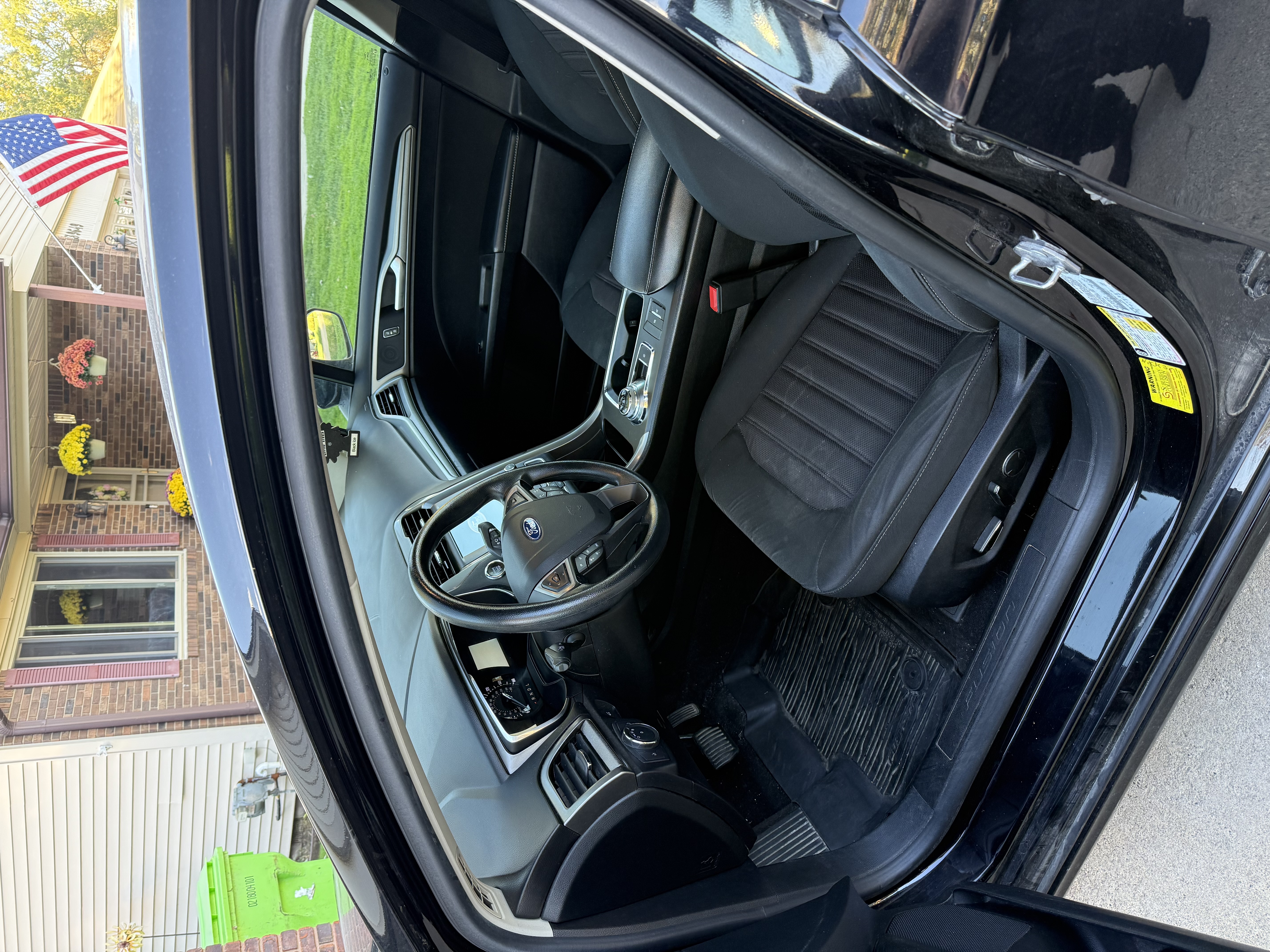 Used 2020 Ford Fusion SE FWD image 25