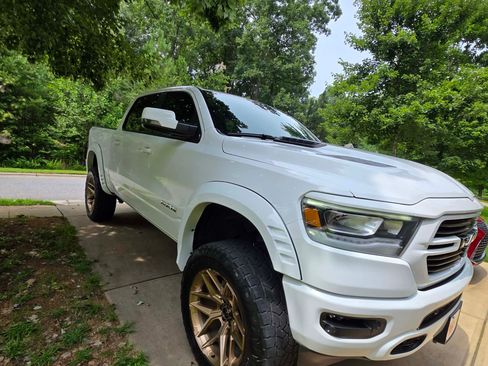 Used 2023 RAM 1500 Laramie AWD/4WD image 4