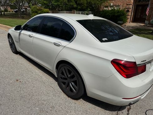 Used 2013 BMW 750i xDrive image 2