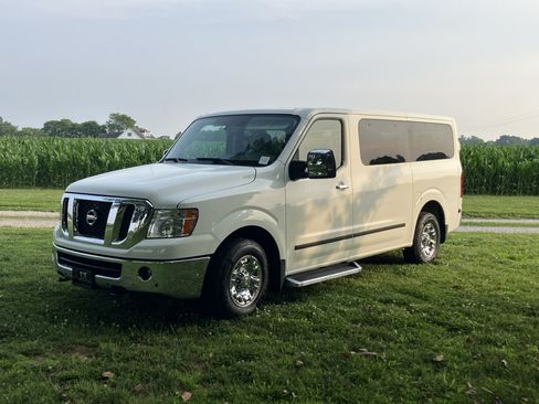 Used 2018 Nissan NV 3500 SL image 1