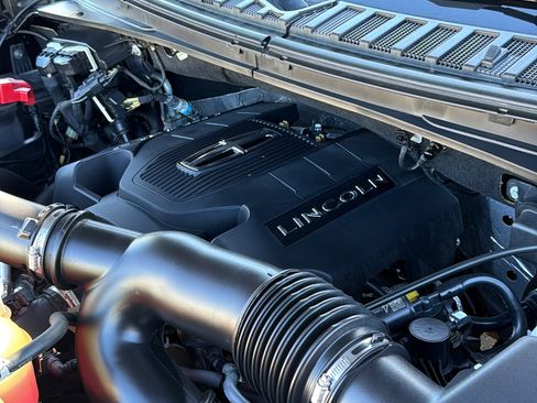 Used 2018 Lincoln Navigator Reserve w/ Technology Package image 24