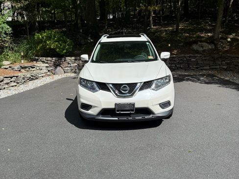 Used 2015 Nissan Rogue SV w/ SV Premium Package image 2