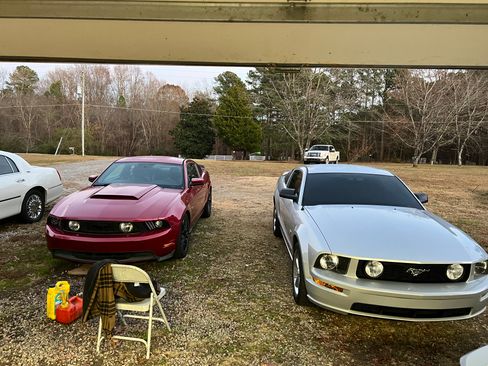 Used 2010 Ford Mustang GT Premium image 19