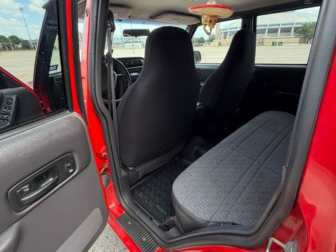 Used 2001 Jeep Cherokee Sport image 15