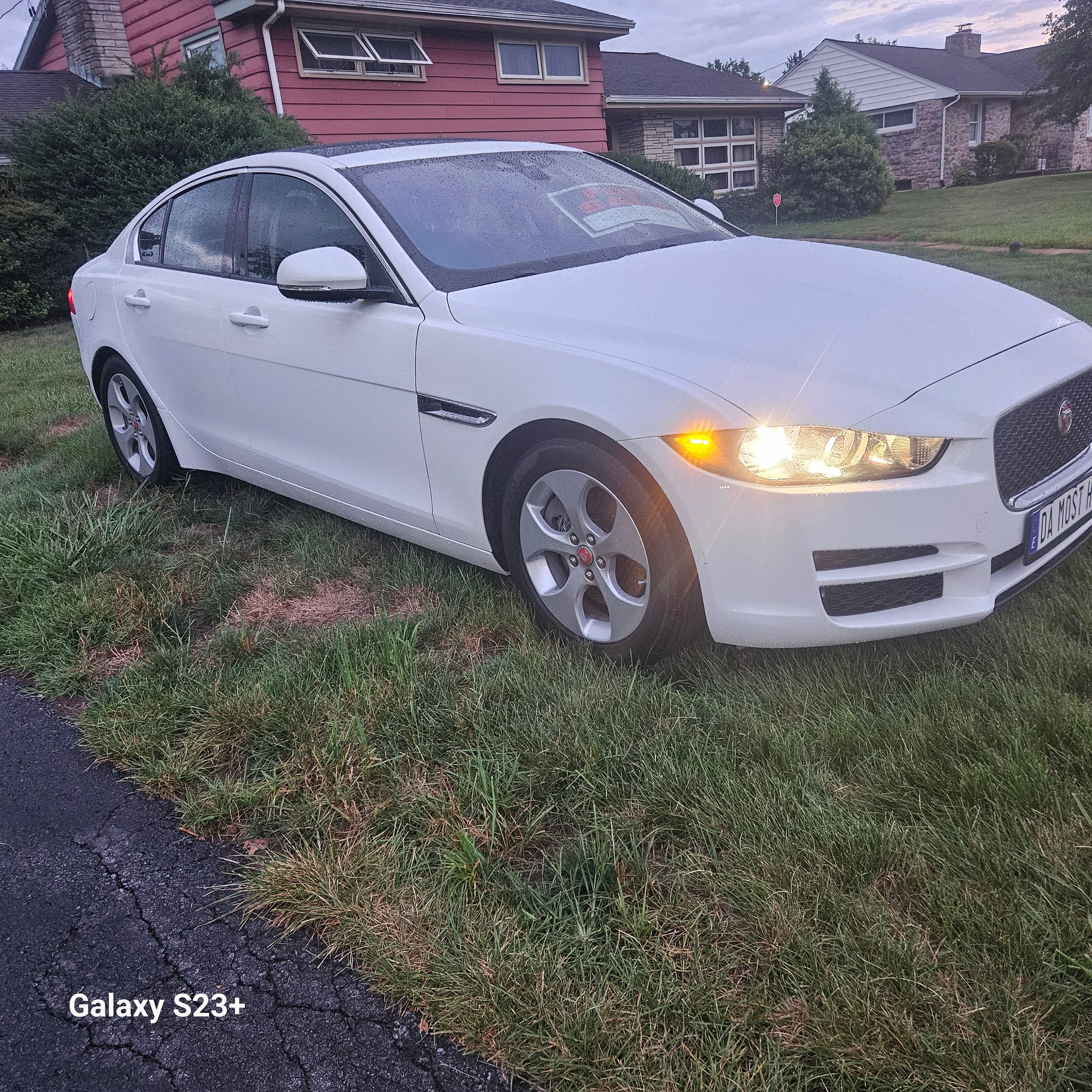 Used 2018 Jaguar XE RWD image 4