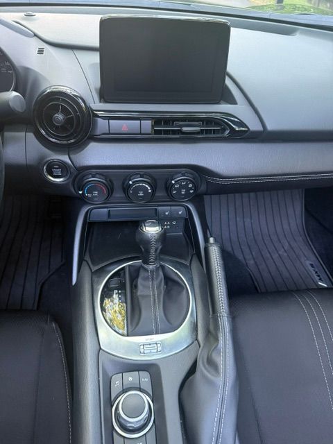 Used 2021 MAZDA MX-5 Miata Club RWD image 9
