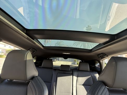 Used 2023 Toyota Venza Limited image 9