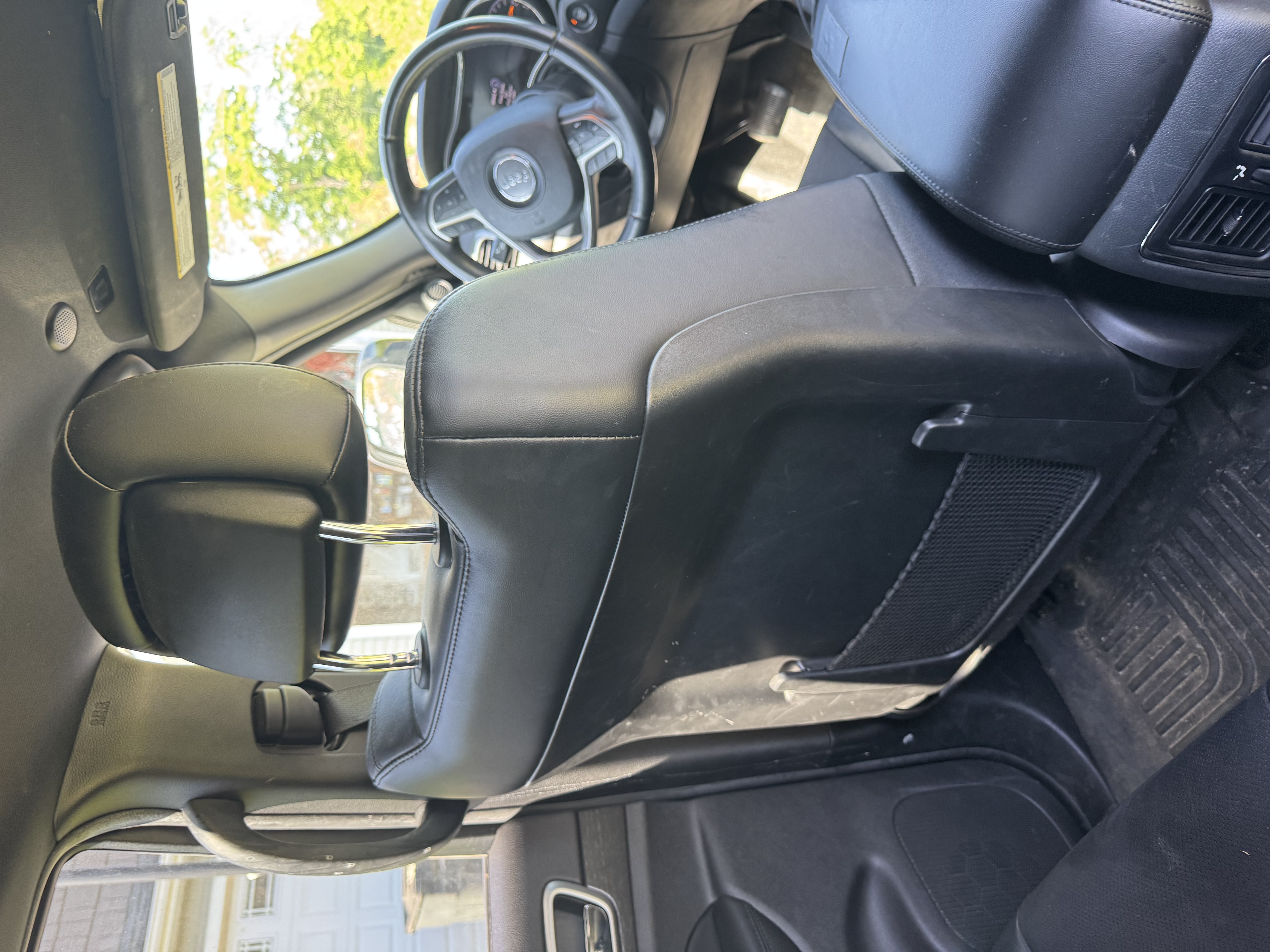 Used 2018 Jeep Grand Cherokee Laredo RWD image 9