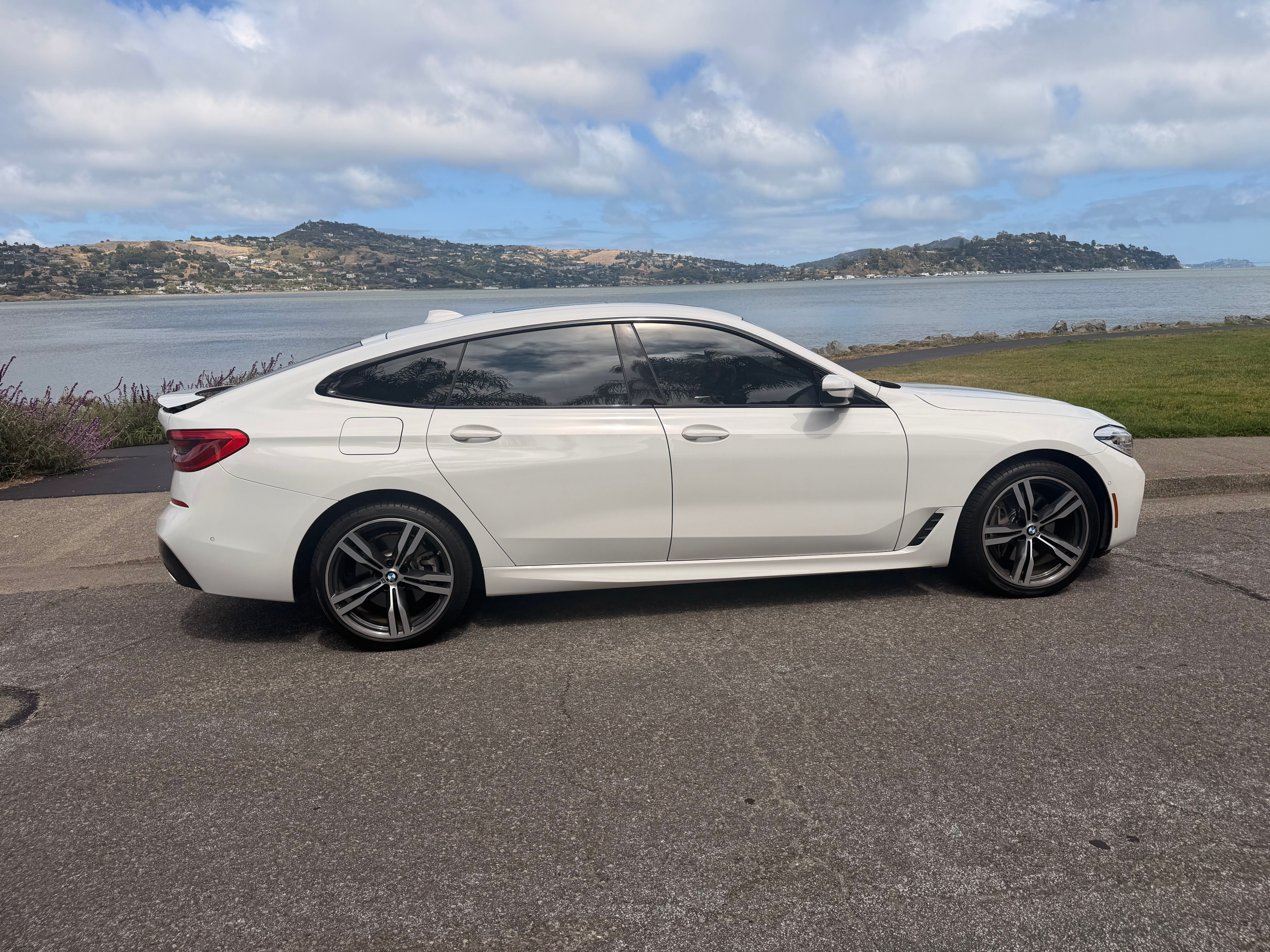 Used 2019 BMW 640i Gran Turismo xDrive w/ Luxury Seating Package AWD/4WD image 2