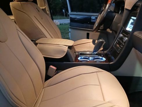 Used 2015 Lincoln Navigator 2WD w/ Equipment Group 101A Reserve image 9