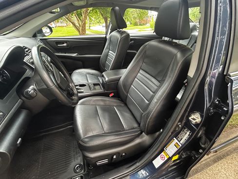 Used 2017 Toyota Camry XLE w/ Moonroof Package FWD image 11