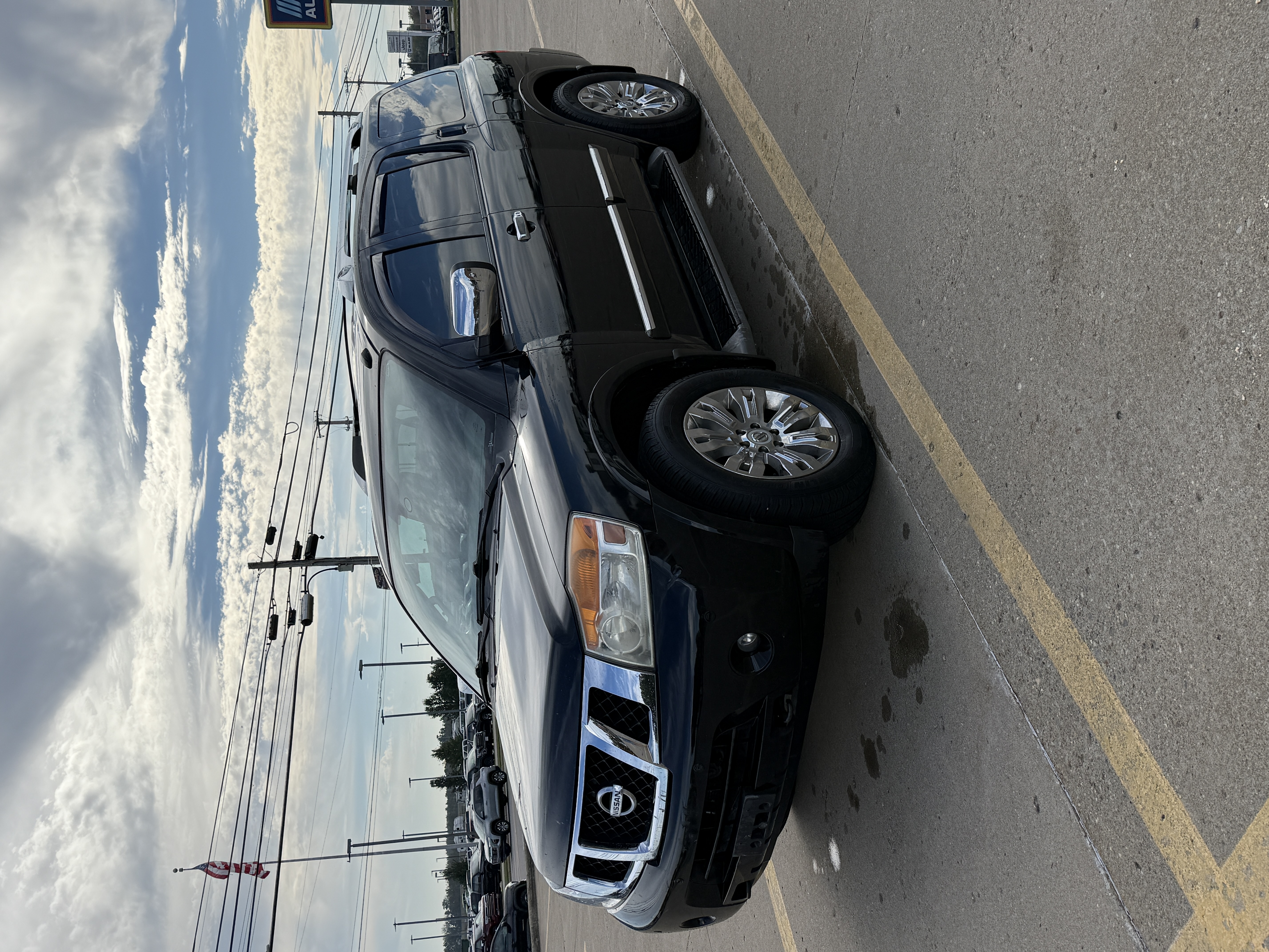 Used 2015 Nissan Armada Platinum w/ 2nd Row Captain Seat Package AWD/4WD image 4