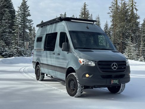 Used 2020 Mercedes-Benz Sprinter 2500 image 2