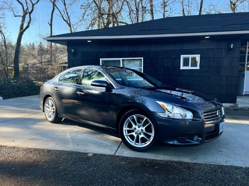 Used 2010 Nissan Maxima 3.5 SV w/ Premium Pkg image 2