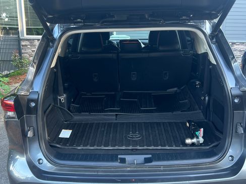 Used 2021 Toyota Highlander Limited AWD/4WD image 6