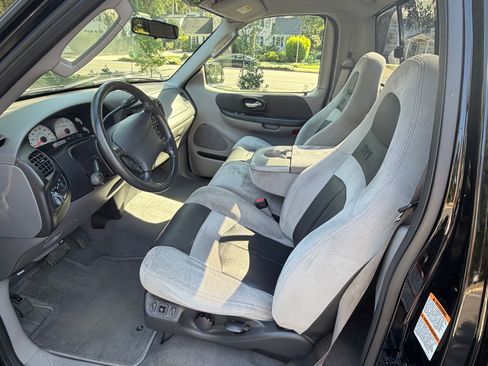 Used 2003 Ford F150 Lightning RWD image 25