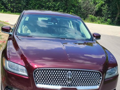 Used 2017 Lincoln Continental Select w/ Climate Package image 2