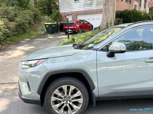Used 2022 Toyota RAV4 XLE Premium AWD/4WD image 9