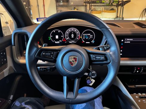 Used 2024 Porsche Cayenne S image 14