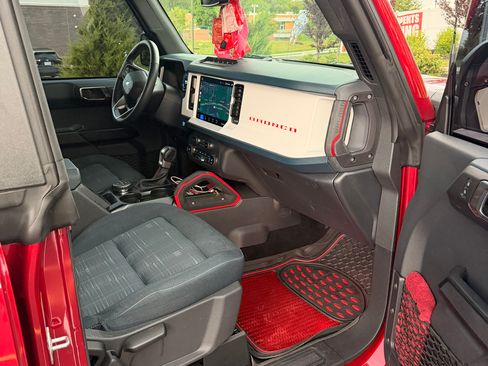 Used 2025 Ford Bronco Heritage Edition AWD/4WD image 10
