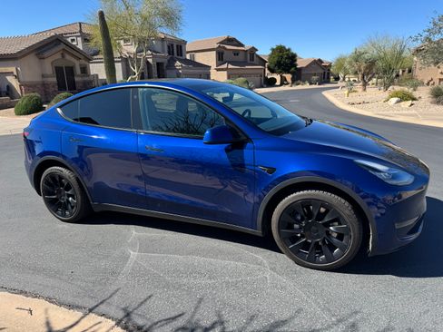 Used 2021 Tesla Model Y Long Range image 5