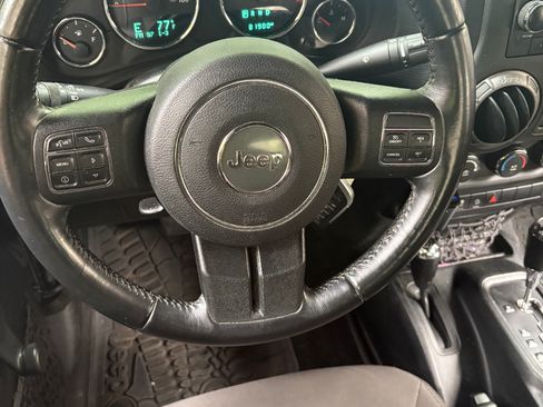 Used 2017 Jeep Wrangler Unlimited Sport w/ Connectivity Group AWD/4WD image 8