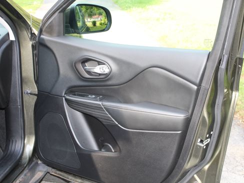 Used 2014 Jeep Cherokee Limited w/ Luxury Group image 15